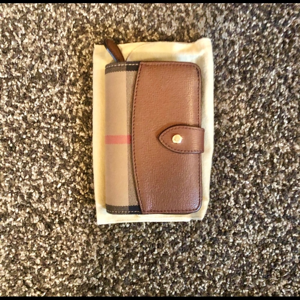🛑SOLD🛑 Burberry wallet 100% authentic - Picture 3 of 8